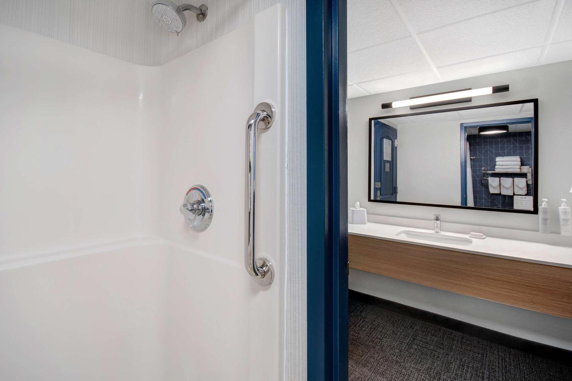 Spark By Hilton Rochester University Area ภายนอก รูปภาพ